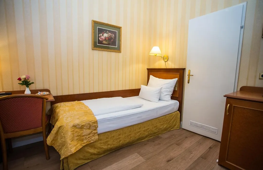 Pension Opera Suites I Self Check In I Ac In All Rooms-1