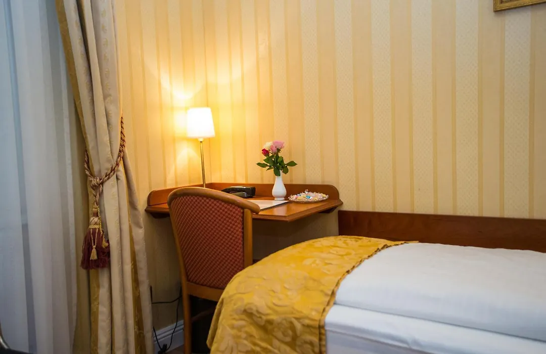 Pension Opera Suites I Self Check In I Ac In All Rooms-1