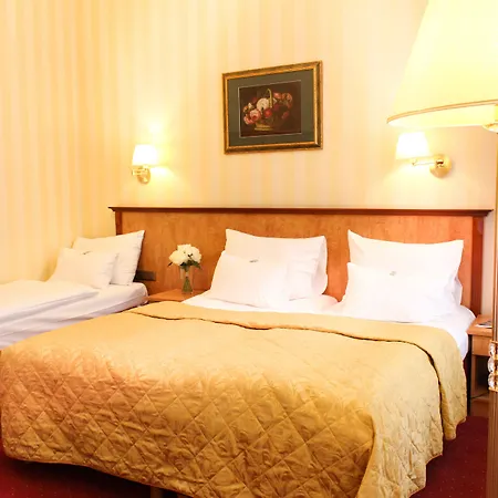Pension Opera Suites I Self Check In I Ac In All Rooms-3